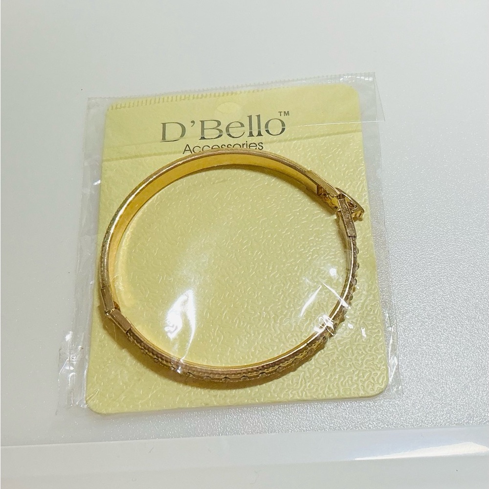 Elegant Gold-Tone Rhinestone Bangle Bracelet for Women NEW - Picture 5 of 5